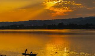 圣水湖畔主题曲
